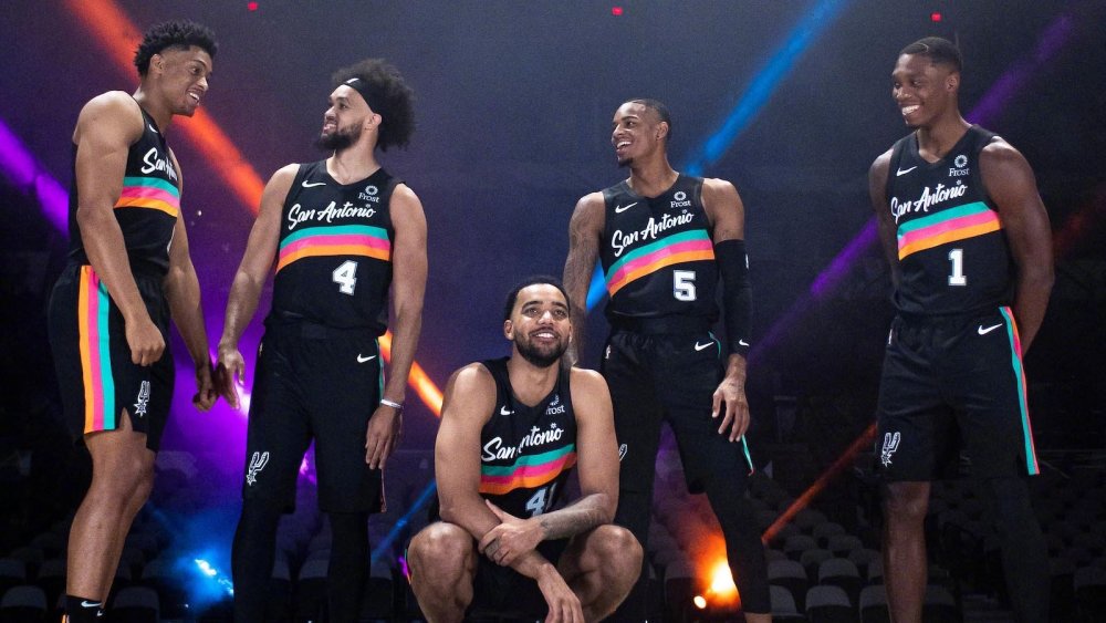 罗马诺：巴萨冬季不太可能重金引进中卫，埃永一直是考察对象（罗马诺：巴萨冬窗难砸重金签中卫，埃永仍在重点考察名单）