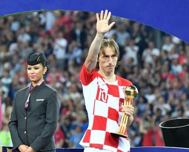 邮报：曼联正与纽卡争夺谢什科，为遵守PSR愿低价出售霍伊伦（邮报：曼联与纽卡竞逐谢什科，为符PSR或低价放走霍伊伦）