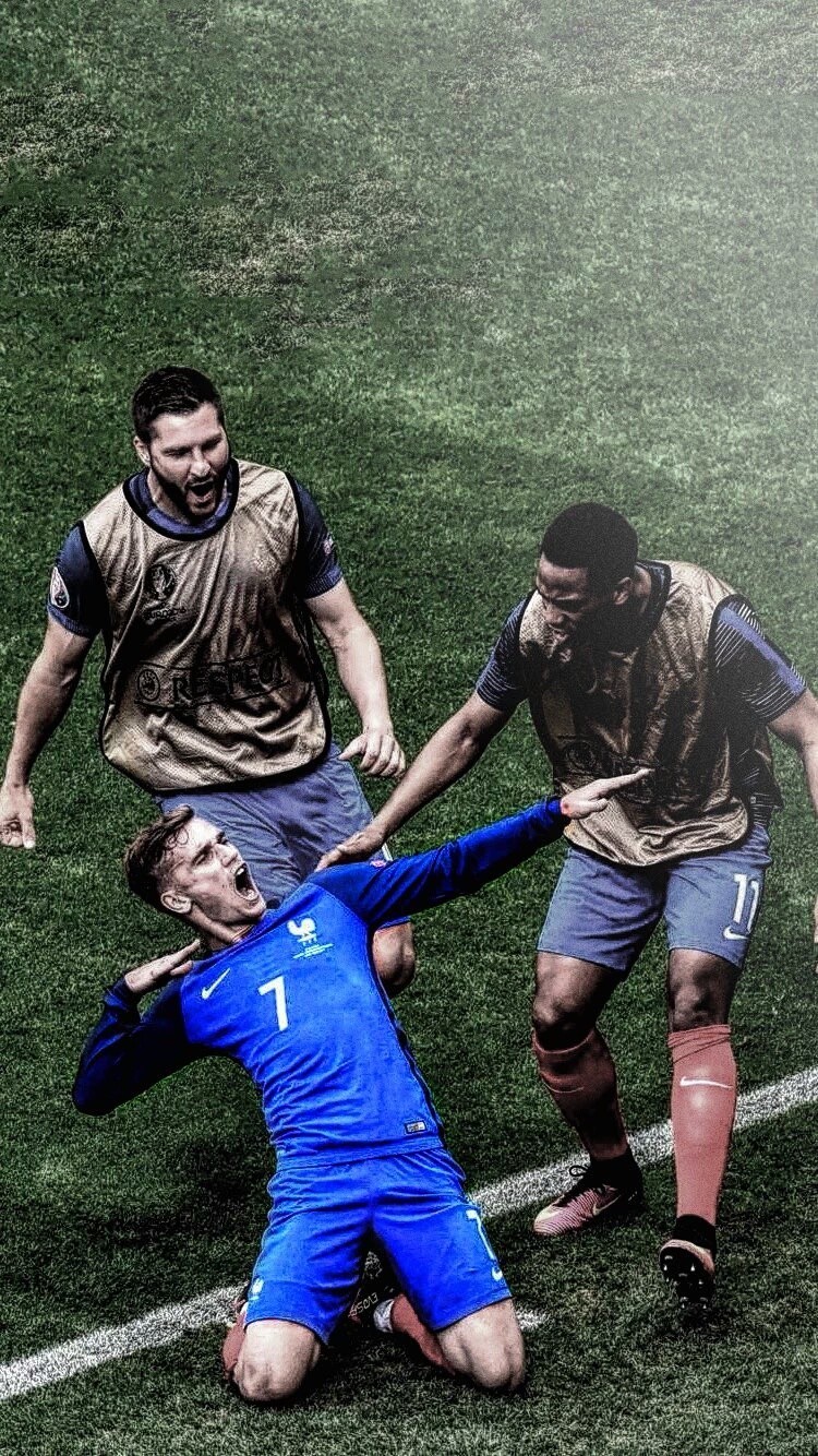 舒梅切尔谈阿诺德被球迷嘘：这不对，他应该受到球迷们的欢迎（舒梅切尔：阿诺德被嘘不妥，球迷本应欢迎他）