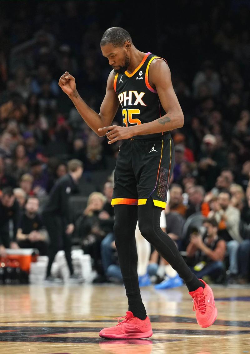 港队本月亚洲杯预选赛大名单：陈晋一领衔中超、中甲8将入选（香港队本月亚洲杯预选名单出炉：陈晋一领衔，中超中甲8人入选）