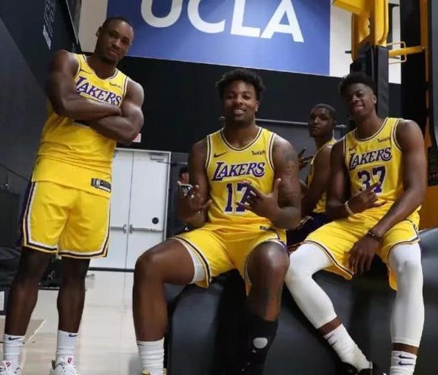 博主：杨瀚森相较赛季初有提高，但仍需理解什么样的动作合理（博主：杨瀚森较季初已有进步，但对合理动作的把握仍待提升）