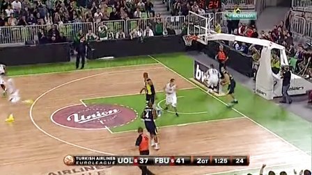 康宁汉姆半场15+7+4，超七成命中率带队领先17分（康宁汉姆半场15分7板4助，超七成命中率助队领先17分）