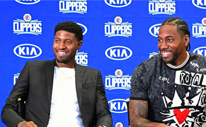 不是点球！英超官方：查洛巴撞倒戈登属护球动作，因此未判点（英超官方：查洛巴与戈登的接触系护球动作，未判点球）