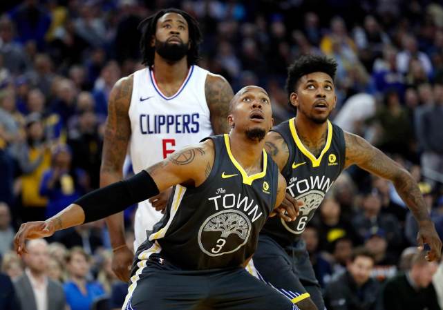 主裁谈拜仁点球：塔的手扩大了接触面积；凯恩的肘碰到了对方（主裁解释拜仁点球判罚：塔手臂扩大防守面积，凯恩肘部与对手有接触）