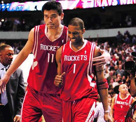 王楚钦WTT总决赛首日双赛（WTT总决赛首日，王楚钦连战两场）